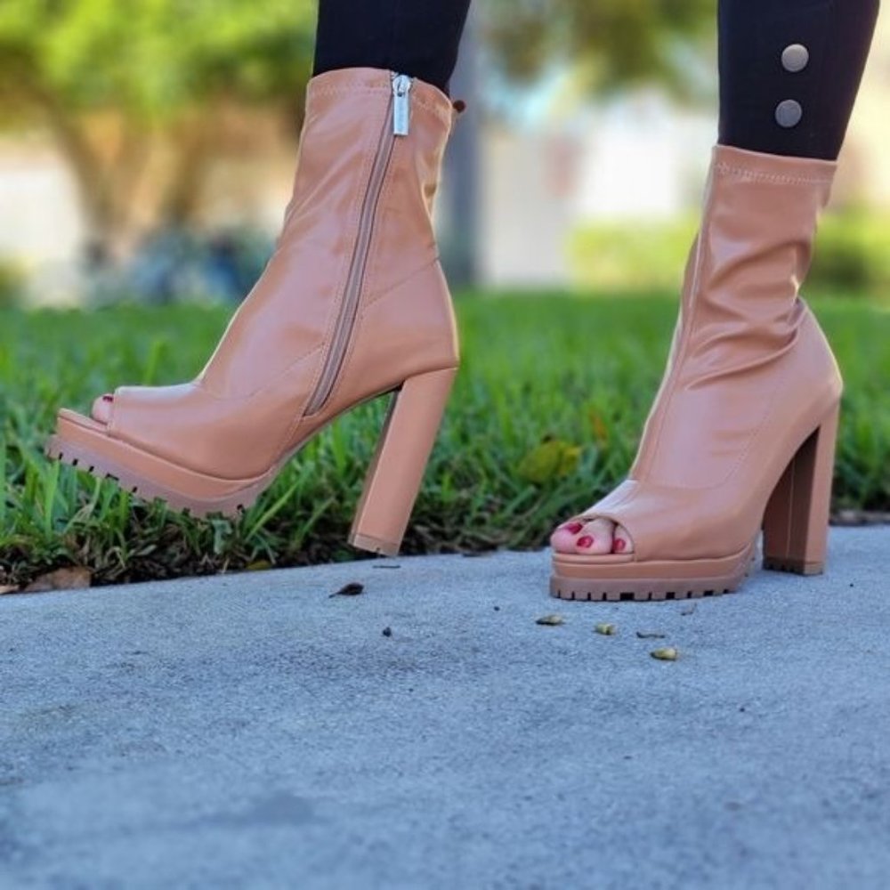 Women's Nude Chunky Heel Peep Open Toe Ankle Bootie - Picture 7 of 7